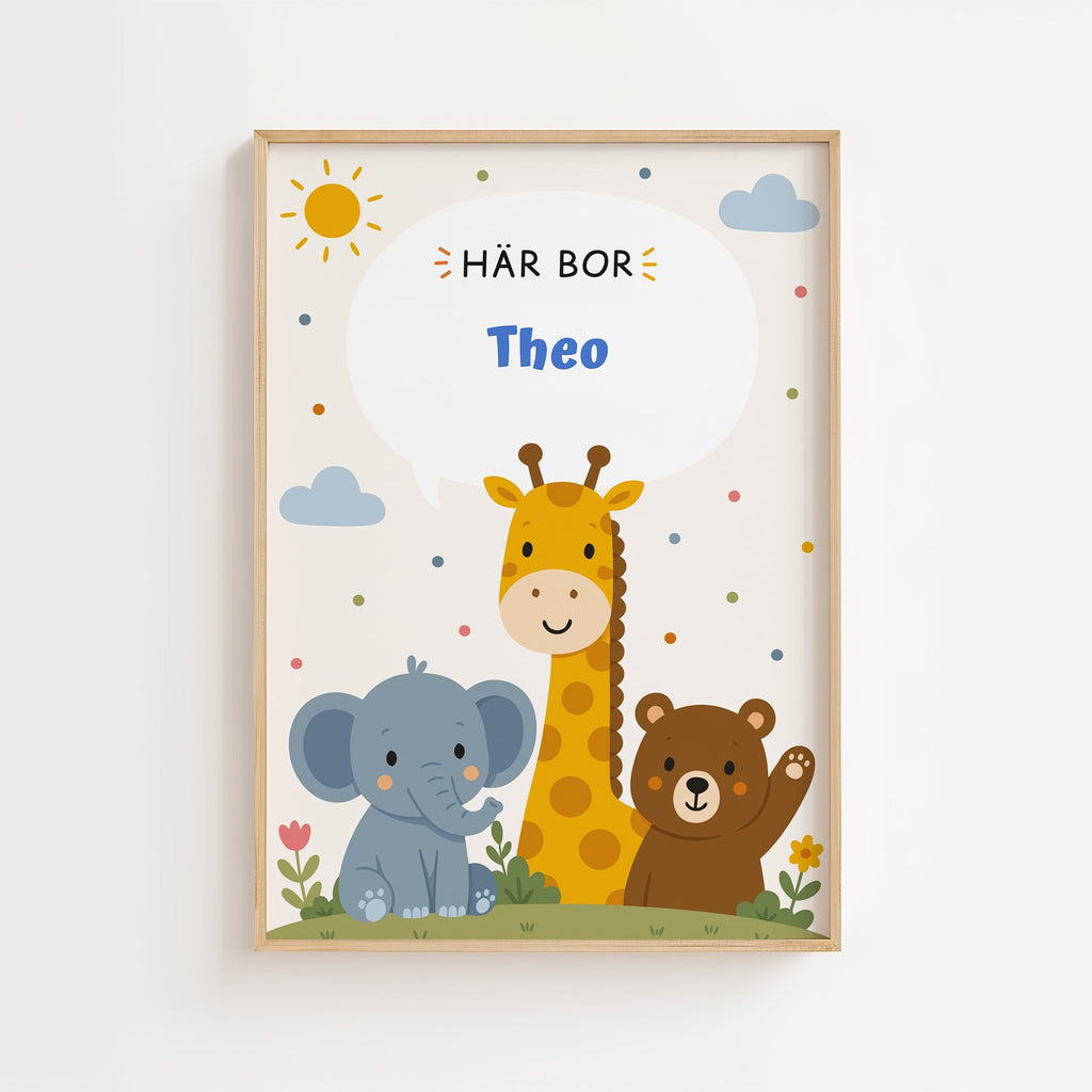 Personlig namnposter med djur – Här bor med blå text poster